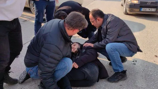 Yaralılara ilk müdahale yoldan geçen beyin cerrahından