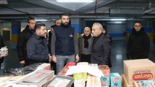 Yardım tırları Küçükçekmece'den afet bölgesine doğru yola çıktı