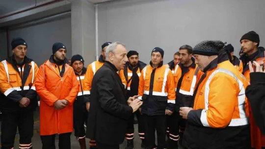 Yardım tırları Küçükçekmece'den afet bölgesine doğru yola çıktı