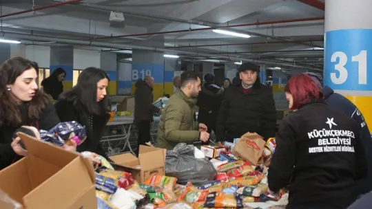 Yardım tırları Küçükçekmece'den afet bölgesine doğru yola çıktı