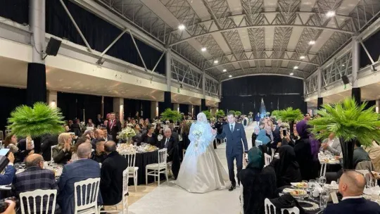 Yargı ve siyaset camiasını bir araya getiren düğün