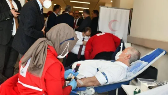 Yargıtay Başkanı Akarca ve Yargıtay Cumhuriyet Başsavcısı Şahin kan bağışında bulundu