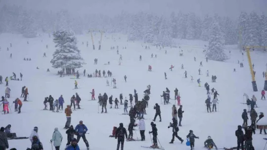 Yarıyıl tatilinin son günlerinde Uludağ'a tatilci akını