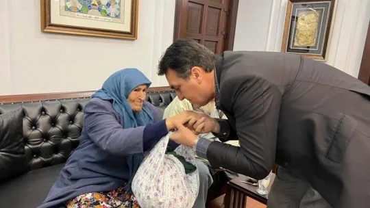 Yaşlı çiftten duygulandıran deprem yardımı