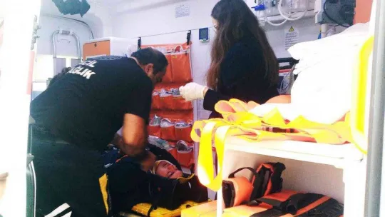 Yaya geçidinde motosikletlinin engelli vatandaşa çarptığı anlar kamerada