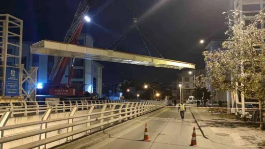 Yayaların güvenliği için üstgeçit yapılıyor