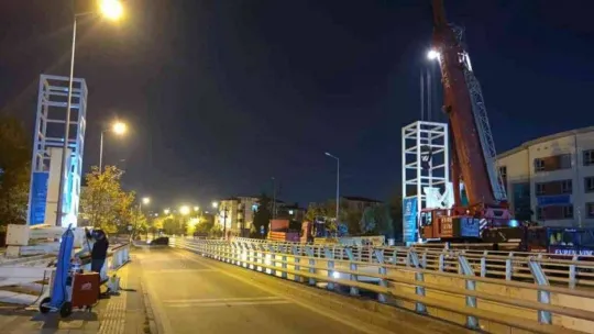 Yayaların güvenliği için üstgeçit yapılıyor