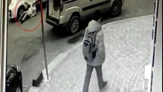 Yayaya çarpan sürücü olay yerini terk etti