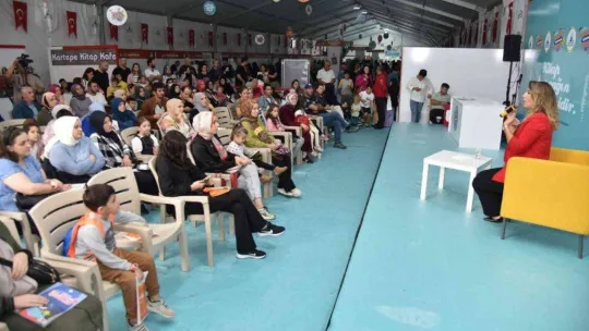 Yazar Dilek Cesur: 'Kitap giren eve cehalet girmez'