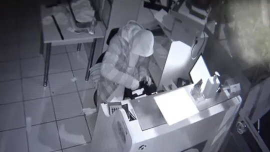 Yedi, içti, çaldı, yetmedi tuvaletini yaptı