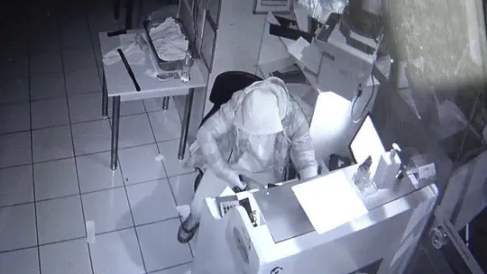 Yedi, içti, çaldı, yetmedi tuvaletini yaptı