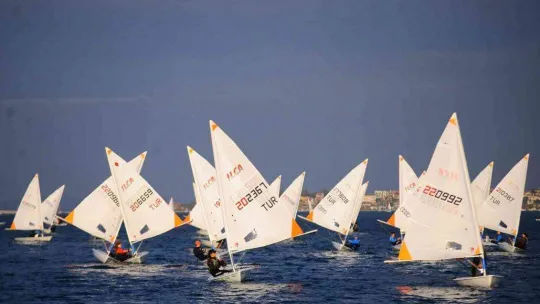 Yelken'de ILCA 1. ayak yarışları ve milli takım seçmeleri Ayvalık'ta tüm hızıyla devam ediyor