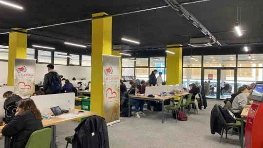 Yeni açılan Leyla Atakan Şehir Kütüphanesi gençlerin gözdesi oldu