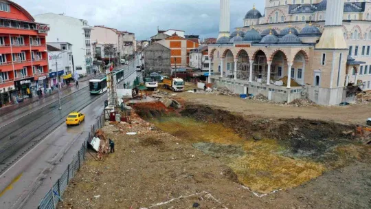 Yeni Mehmet Ali Paşa Camii'ne yeni meydan