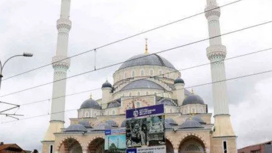 Yeni Mehmet Ali Paşa Camii'ne yeni meydan