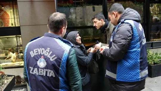 Yeni önlemler sonrasında İstiklal Caddesi'nde denetim yapıldı