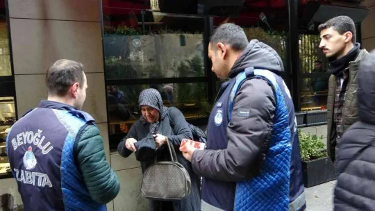 Yeni önlemler sonrasında İstiklal Caddesi'nde denetim yapıldı