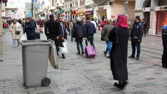 Yeni önlemler sonrasında İstiklal Caddesi'nde denetim yapıldı