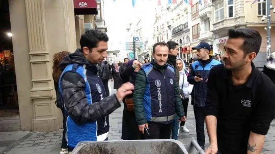 Yeni önlemler sonrasında İstiklal Caddesi'nde denetim yapıldı