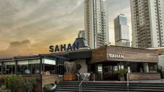 Yeni yıl akşamının lezzeti: Kestaneli, bademli yılbaşı hindisi