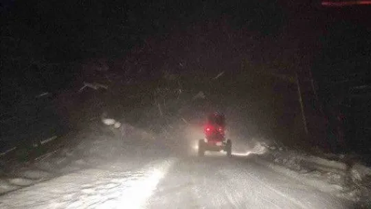 Yenice'de karla mücadele çalışmaları aralıksız sürüyor