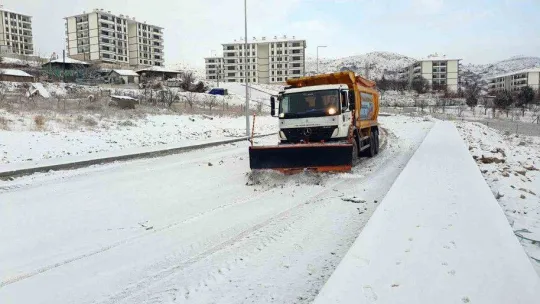 Yenimahalle'de kar mesaisi