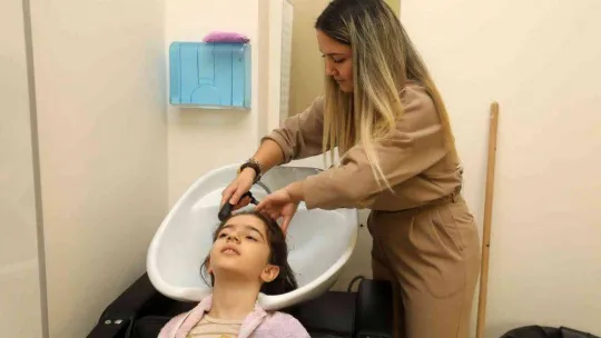 Yenimahalleli öğrencilere ücretsiz saç kesimi
