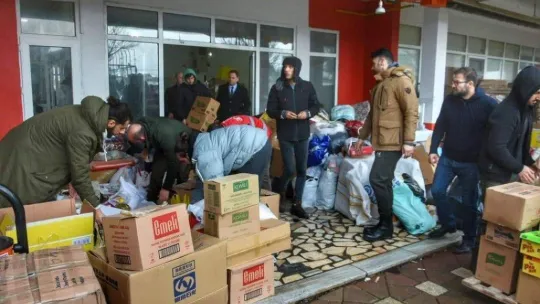 Yenişehir'den 8 tır yardım malzemesi yola çıktı