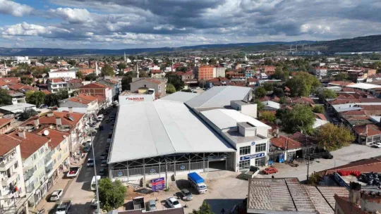 Yenişehir pazar alanında sona doğru