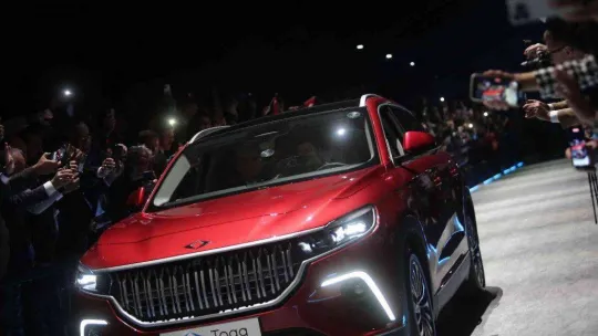 Yerli otomobil Togg banttan indi, Cumhurbaşkanı Erdoğan kullandı