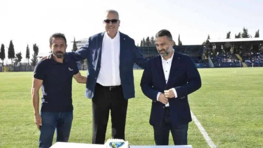 Yeşil sahalarda sürpriz doğum günü