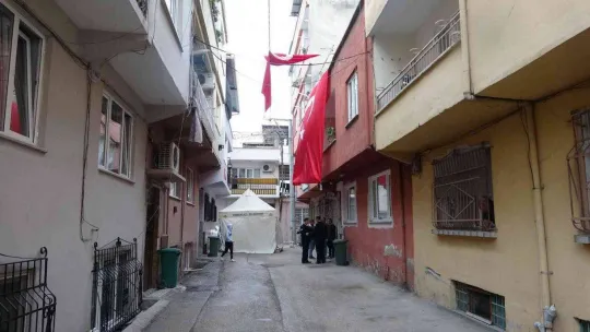 Yeşilçam'ın yıldızı Hülya Koçyiğit, Bursalı şehit astsubayın ailesini ziyaret etti