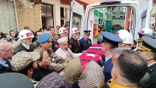 Yeşilçam'ın yıldızı Hülya Koçyiğit, Bursalı şehit astsubayın ailesini ziyaret etti