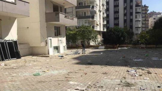 Yıkılacak binadaki eşyaları taşıyan hurdacıdan akılalmaz sözler