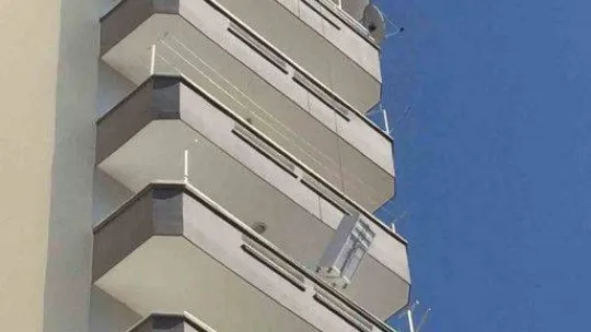 Yıkılacak binadaki eşyaları taşıyan hurdacıdan akılalmaz sözler