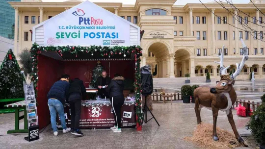 Yılbaşı için kurulan Sevgi Postanesi nostaljiyi yaşadılar