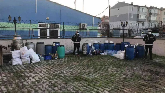 Yılbaşı öncesi Tekirdağ'da 1 ton sahte içki ele geçirildi