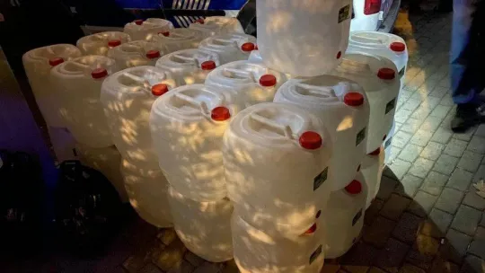 Yılbaşın öncesi emniyet alarmda: Bidon bidon etil alkol bulundu