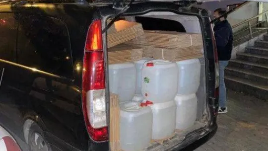Yılbaşın öncesi emniyet alarmda: Bidon bidon etil alkol bulundu