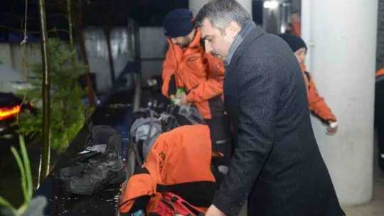 Yıldırım arama kurtarma ekipleri deprem bölgesine hareket etti