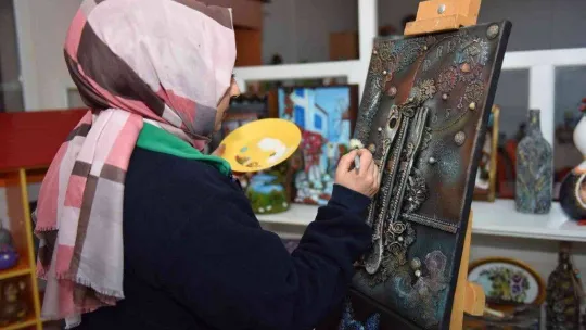 Yıldırım'da atık malzemeler sanat eserine dönüşüyor