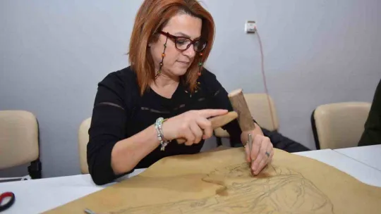 Yıldırım'da deri sanatının incelikleri öğretiliyor