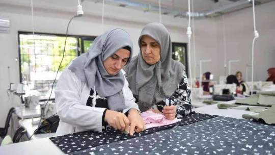 Yıldırım'da kadınlar hem öğreniyor hem üretiyor