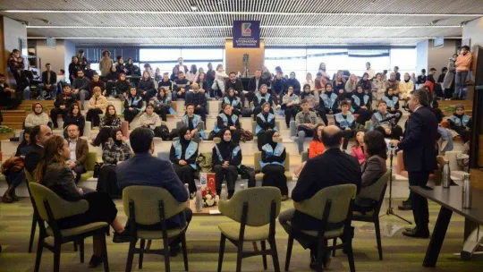 Yıldırım'da kütüphaneye su ünitesi koyularak çelik termos dağıtıldı