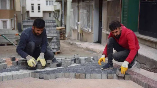 Yıldırım'da yol hamlesi devam ediyor
