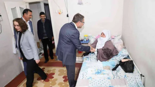 Yıldırım Vefa Sosyal Destek ekipleri ihtiyaç sahibi yaşlıların yanında