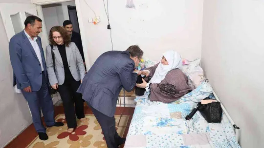 Yıldırım Vefa Sosyal Destek ekipleri ihtiyaç sahibi yaşlıların yanında