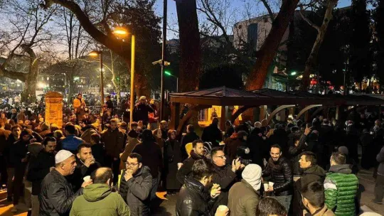 Yılın ilk günü binlerce kişi Ulu Cami'ye akın etti, trafik kilitlendi