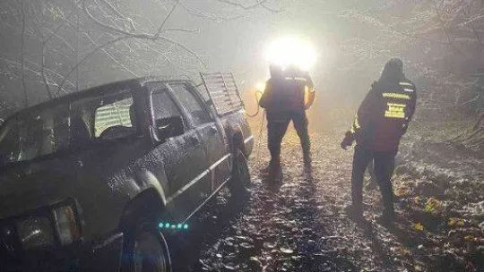 Yılın ilk karını görmek için dağa çıktılar: Mahsur kalınca ekipler tarafından kurtarıldılar