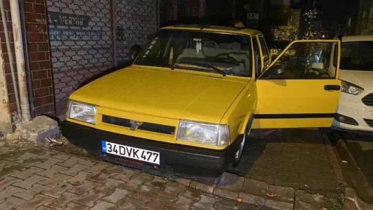 Yıllarca emek vererek yaptırdıkları otomobilin iç donanımları parça parça çalındı